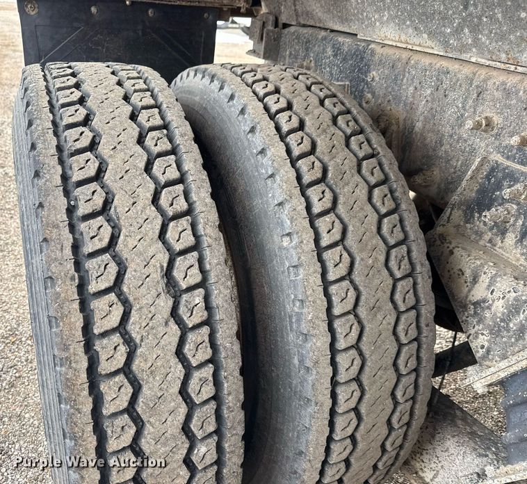 image for item LH9453 2004 International 7500 dump truck