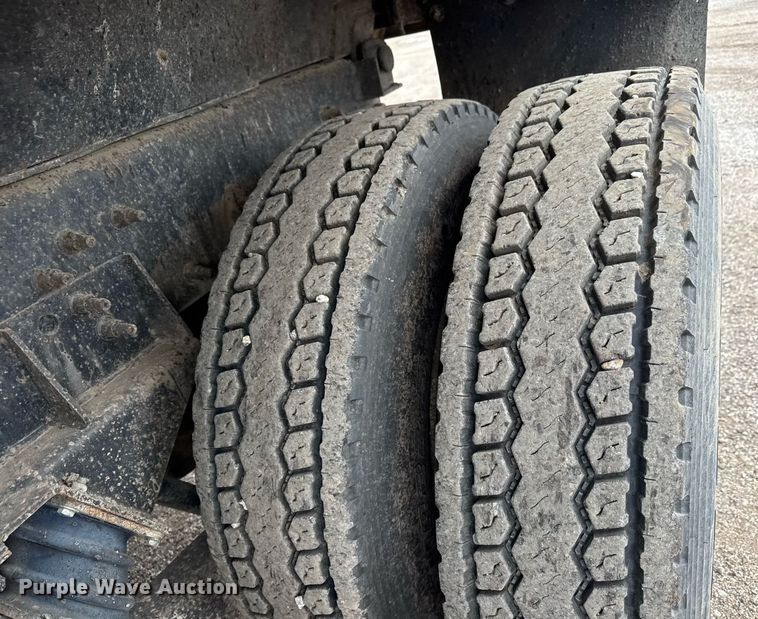 image for item LH9453 2004 International 7500 dump truck