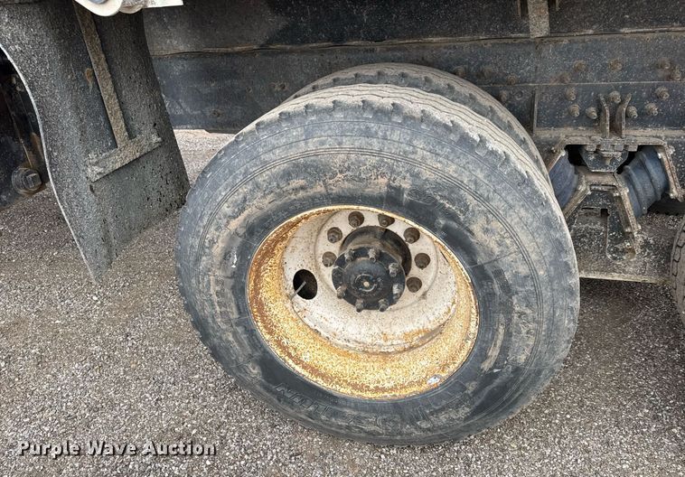 image for item LH9453 2004 International 7500 dump truck