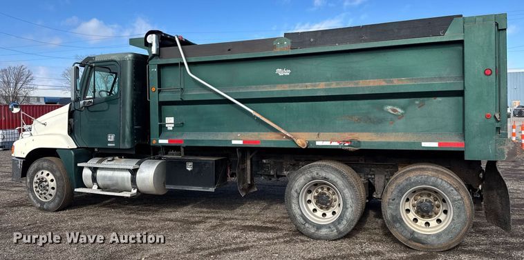 image for item LH9454 2005 Freightliner Columbia CST120 dump truck