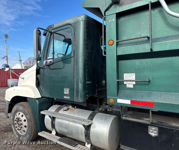 image for item LH9454 2005 Freightliner Columbia CST120 dump truck