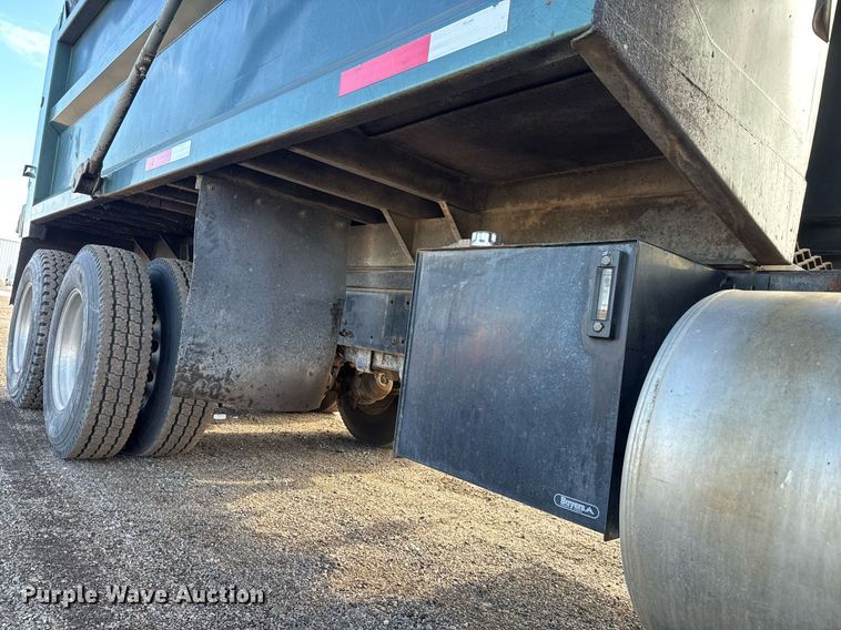 image for item LH9454 2005 Freightliner Columbia CST120 dump truck