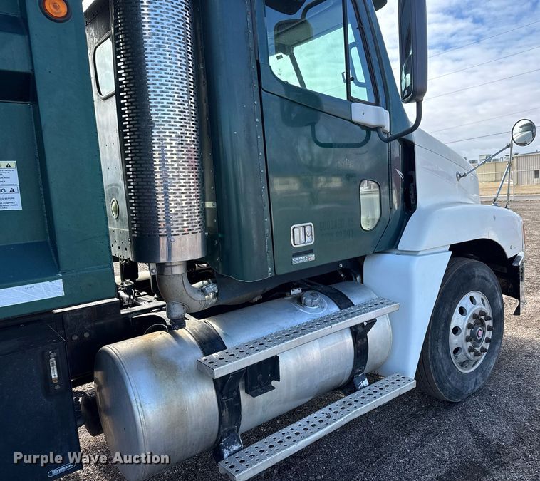 image for item LH9454 2005 Freightliner Columbia CST120 dump truck