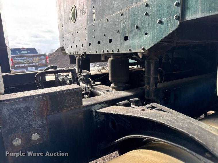 image for item LH9454 2005 Freightliner Columbia CST120 dump truck