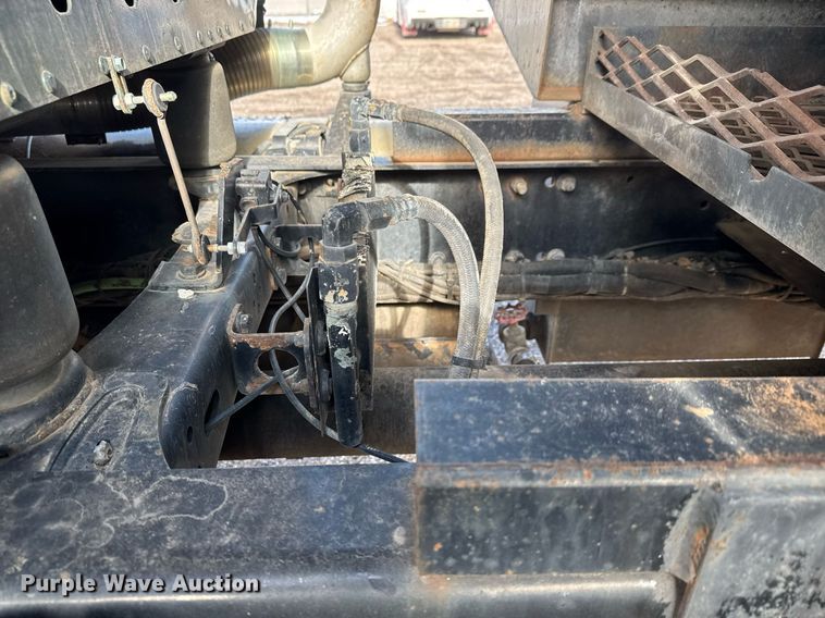 image for item LH9454 2005 Freightliner Columbia CST120 dump truck