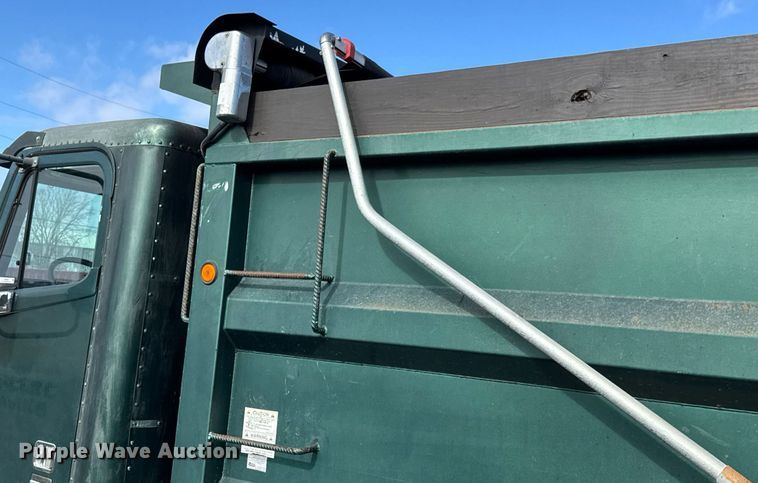 image for item LH9454 2005 Freightliner Columbia CST120 dump truck