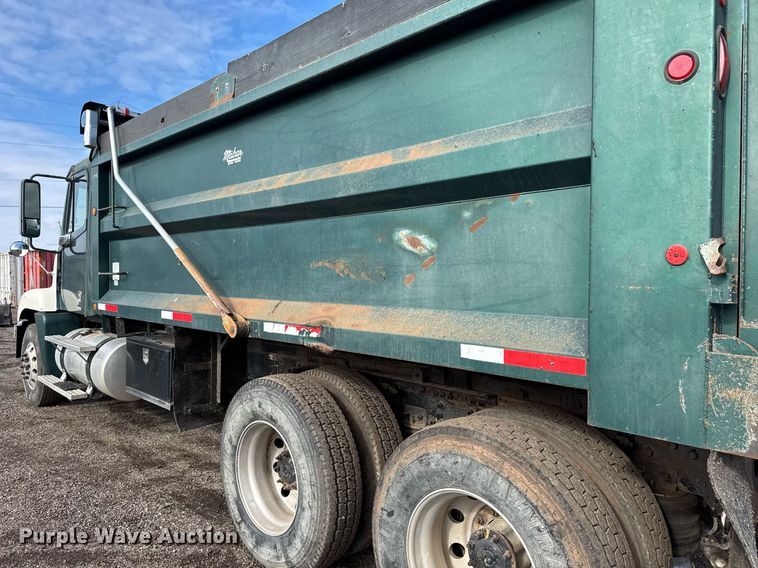 image for item LH9454 2005 Freightliner Columbia CST120 dump truck