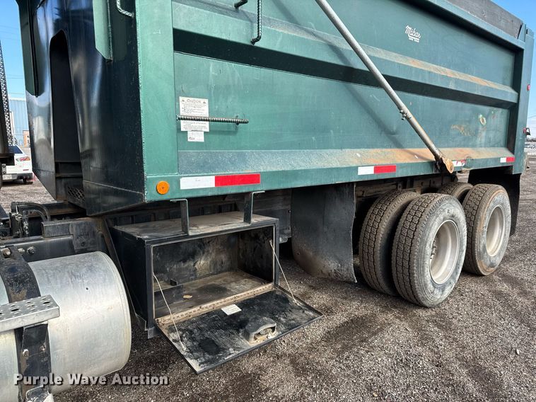 image for item LH9454 2005 Freightliner Columbia CST120 dump truck