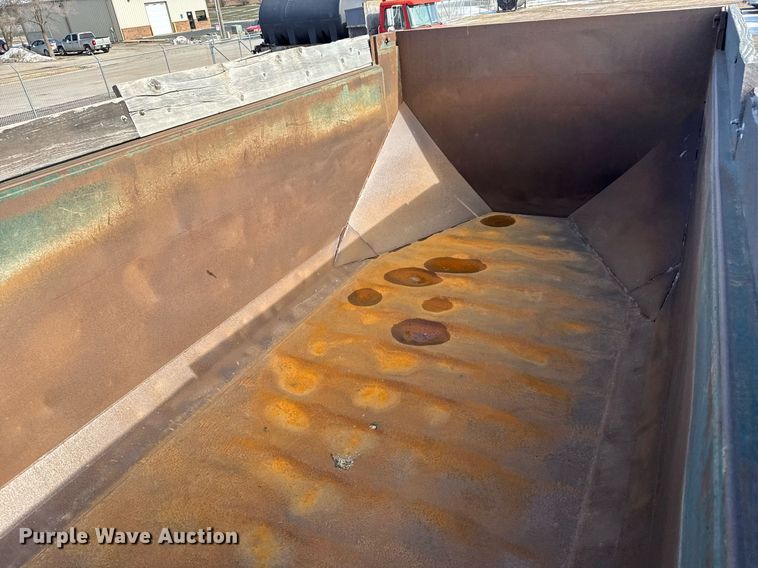 image for item LH9454 2005 Freightliner Columbia CST120 dump truck