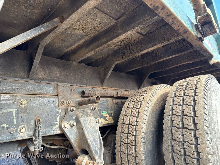 image for item LH9454 2005 Freightliner Columbia CST120 dump truck