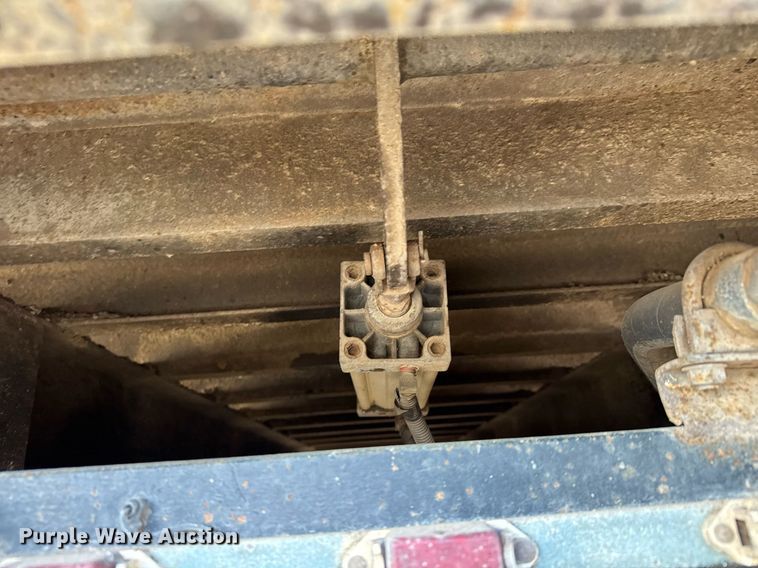 image for item LH9454 2005 Freightliner Columbia CST120 dump truck