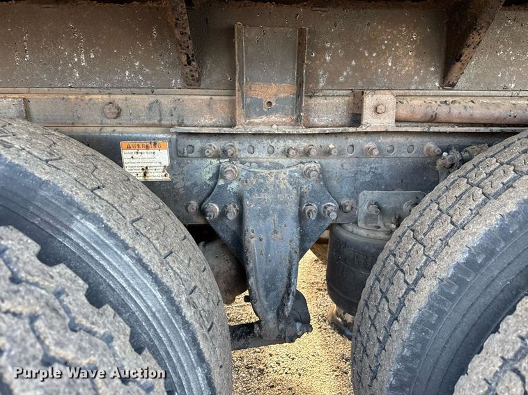 image for item LH9454 2005 Freightliner Columbia CST120 dump truck