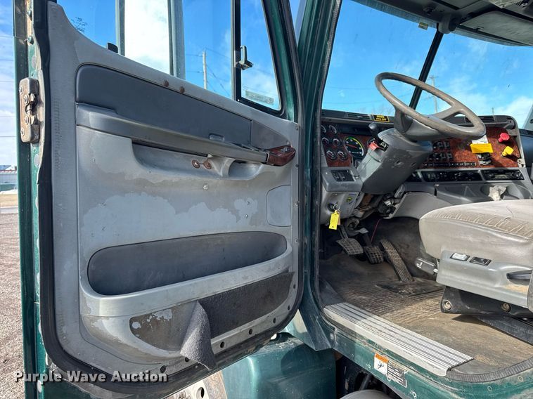 image for item LH9454 2005 Freightliner Columbia CST120 dump truck