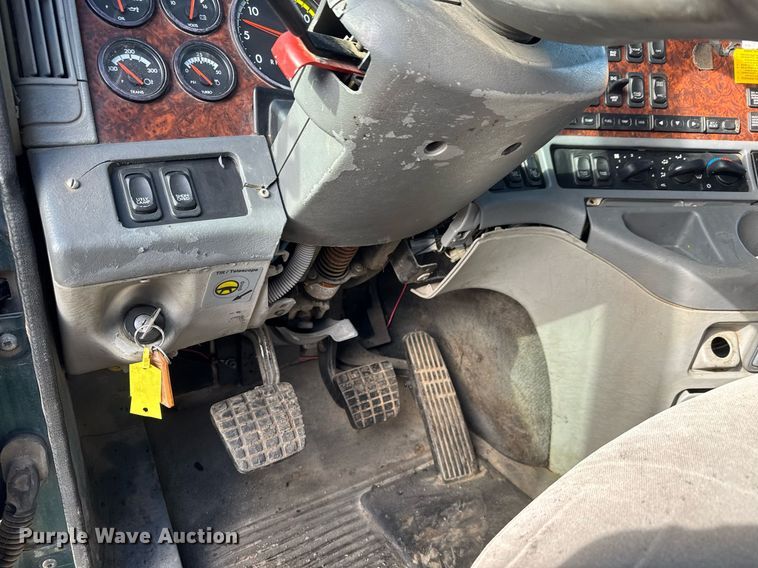 image for item LH9454 2005 Freightliner Columbia CST120 dump truck