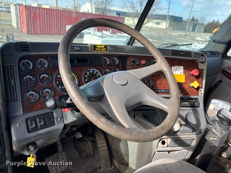 image for item LH9454 2005 Freightliner Columbia CST120 dump truck