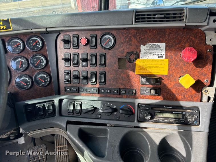 image for item LH9454 2005 Freightliner Columbia CST120 dump truck