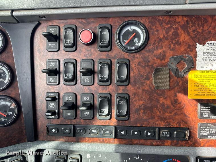 image for item LH9454 2005 Freightliner Columbia CST120 dump truck