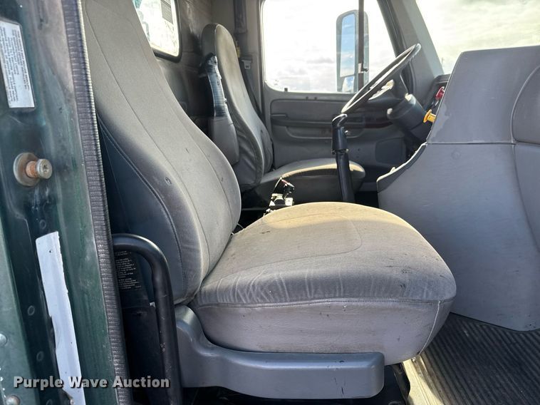 image for item LH9454 2005 Freightliner Columbia CST120 dump truck