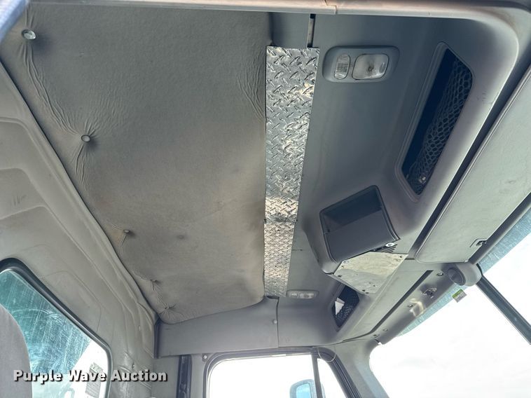 image for item LH9454 2005 Freightliner Columbia CST120 dump truck