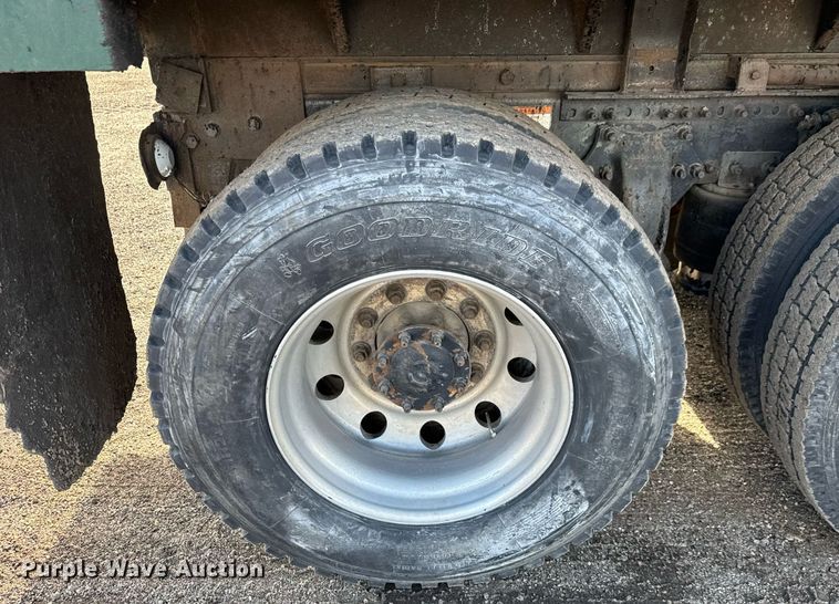 image for item LH9454 2005 Freightliner Columbia CST120 dump truck