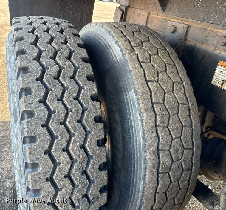 image for item LH9454 2005 Freightliner Columbia CST120 dump truck