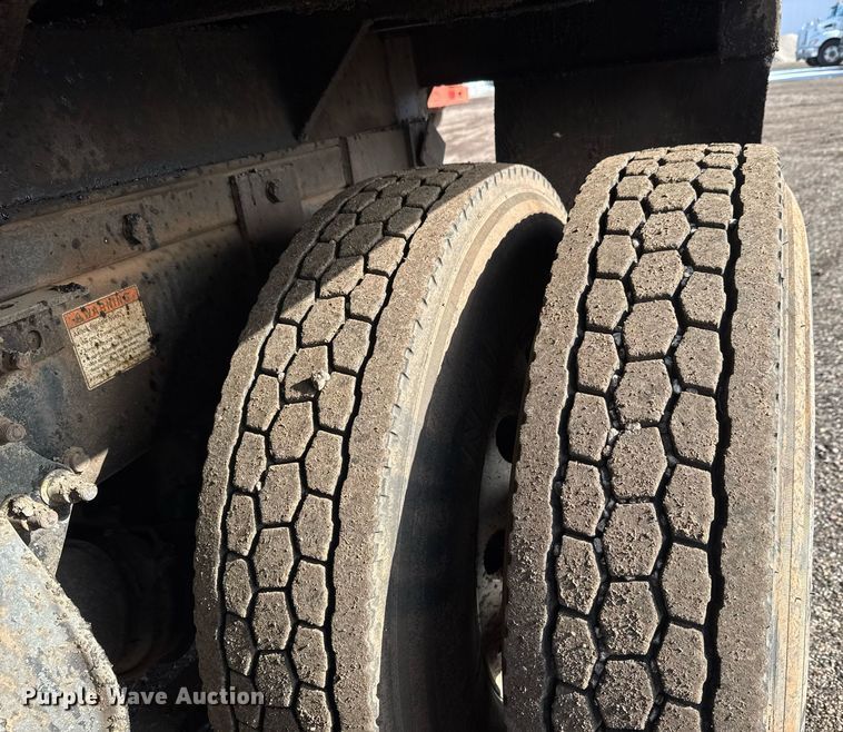 image for item LH9454 2005 Freightliner Columbia CST120 dump truck