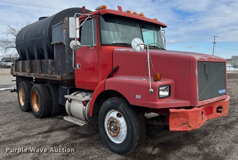 image for item LH9460 1993 White GMC WG dump truck