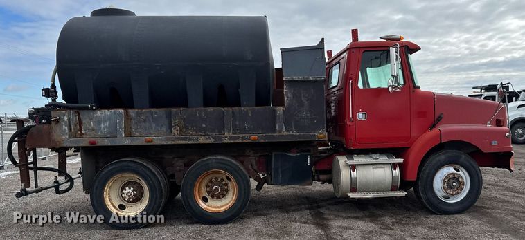 image for item LH9460 1993 White GMC WG dump truck