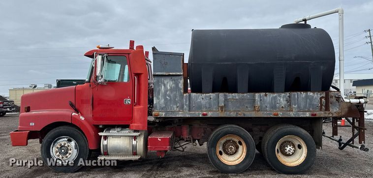 image for item LH9460 1993 White GMC WG dump truck