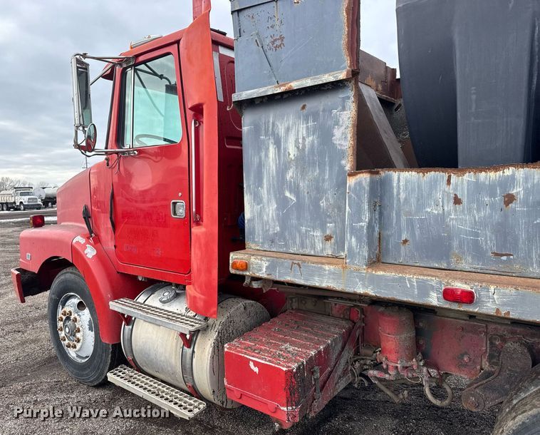 image for item LH9460 1993 White GMC WG dump truck