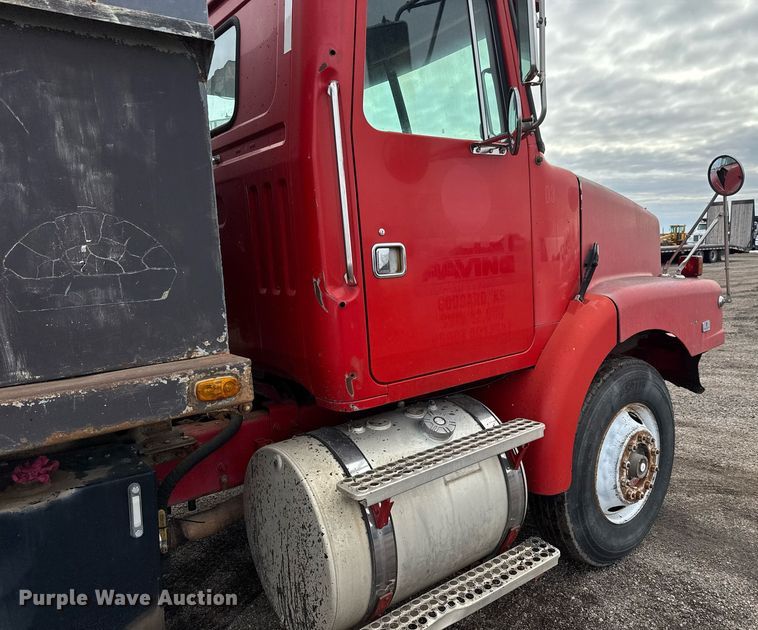 image for item LH9460 1993 White GMC WG dump truck
