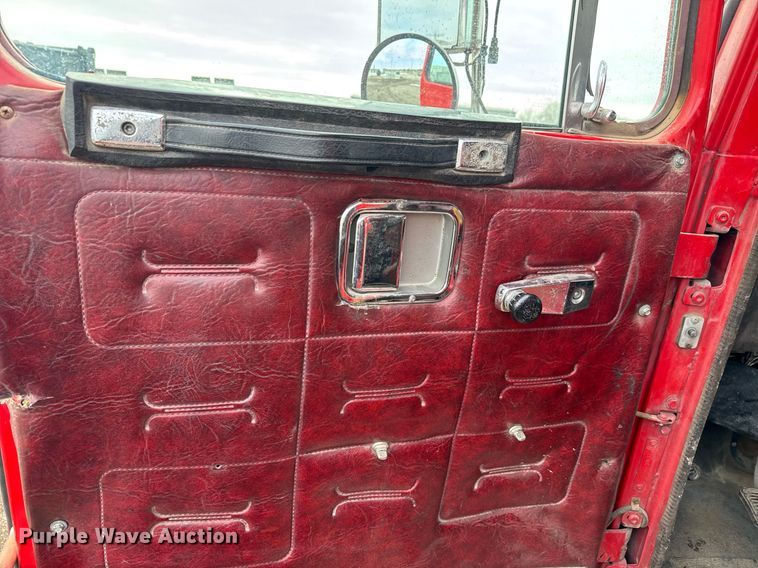 image for item LH9460 1993 White GMC WG dump truck