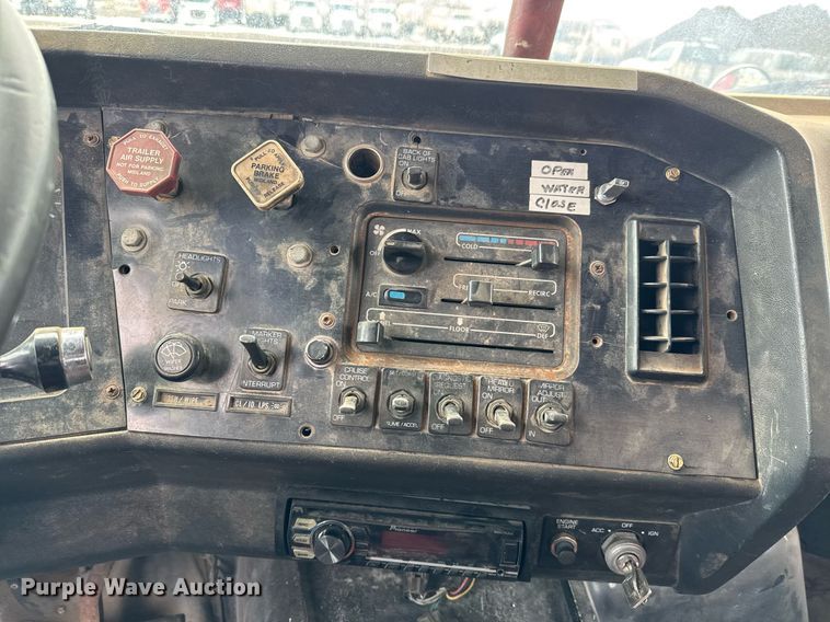 image for item LH9460 1993 White GMC WG dump truck