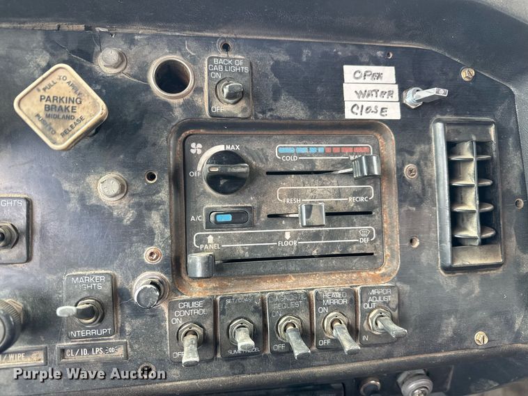 image for item LH9460 1993 White GMC WG dump truck