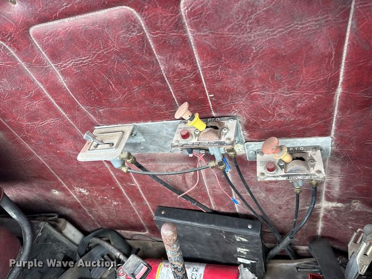 image for item LH9460 1993 White GMC WG dump truck