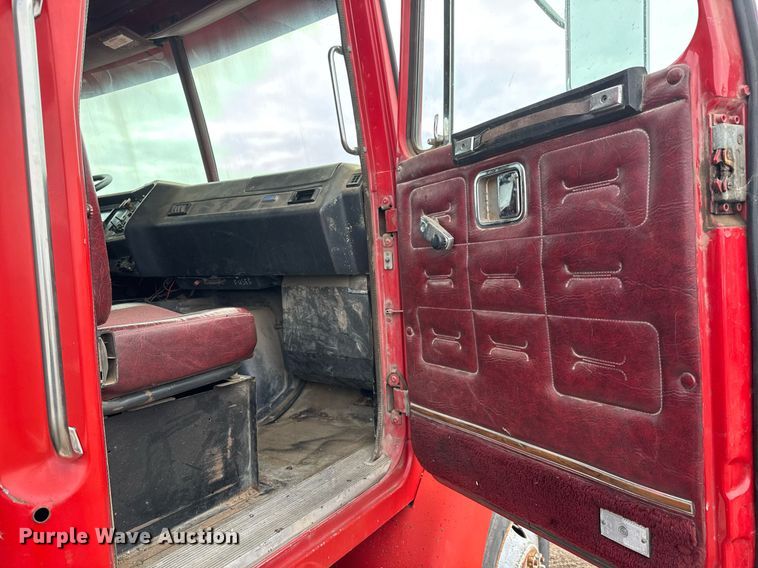 image for item LH9460 1993 White GMC WG dump truck