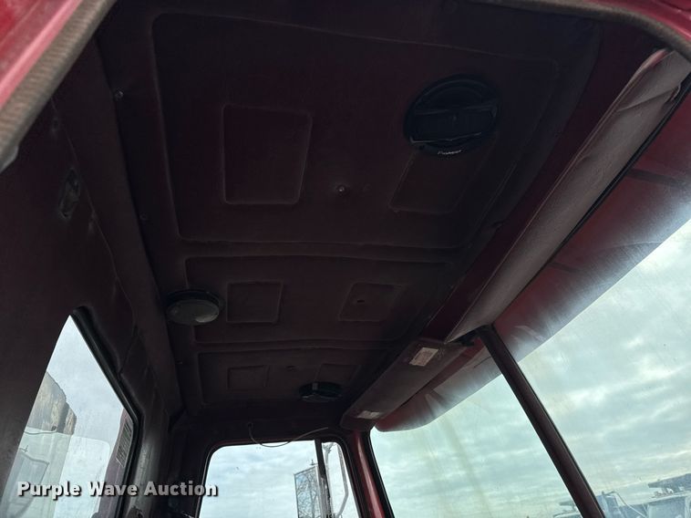 image for item LH9460 1993 White GMC WG dump truck