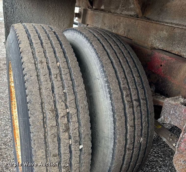 image for item LH9460 1993 White GMC WG dump truck