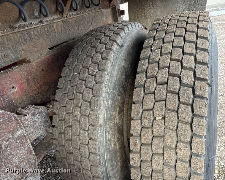 image for item LH9460 1993 White GMC WG dump truck