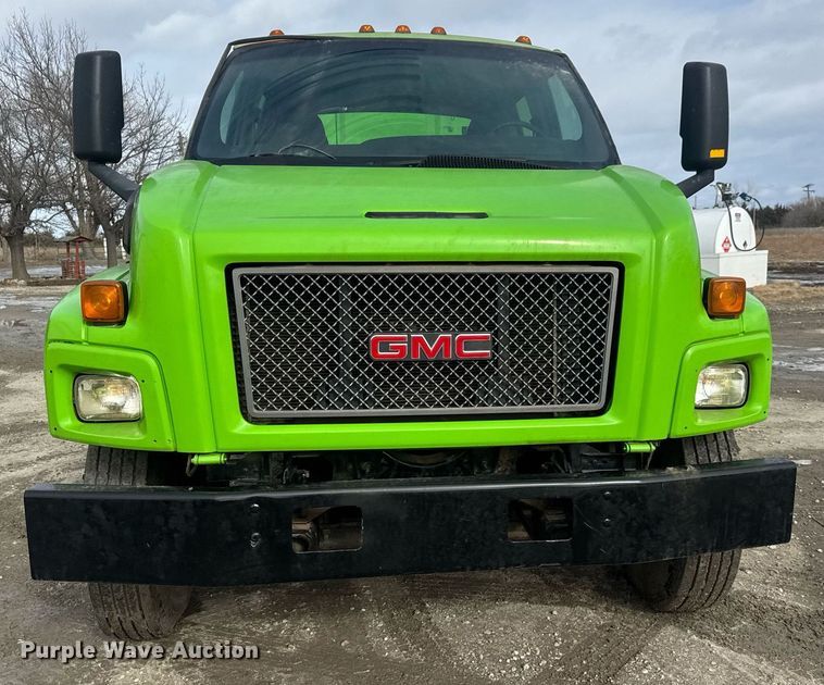 image for item LH9461 2009 GMC C6500 Crew Cab chipper truck