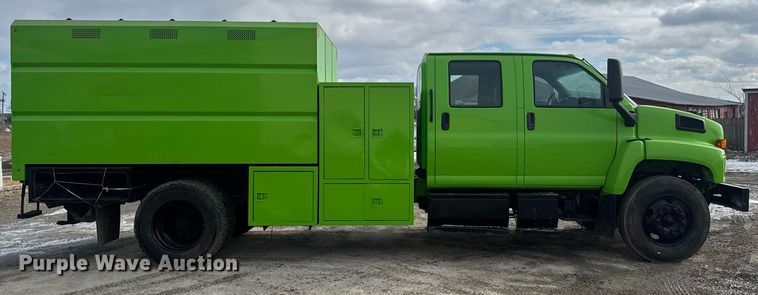 image for item LH9461 2009 GMC C6500 Crew Cab chipper truck