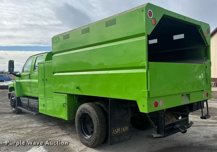 image for item LH9461 2009 GMC C6500 Crew Cab chipper truck