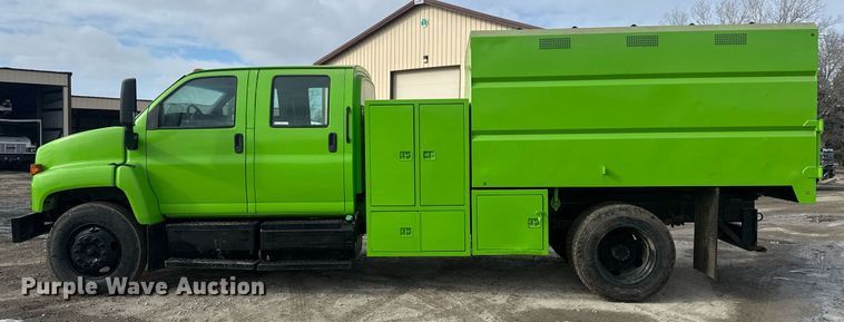 image for item LH9461 2009 GMC C6500 Crew Cab chipper truck