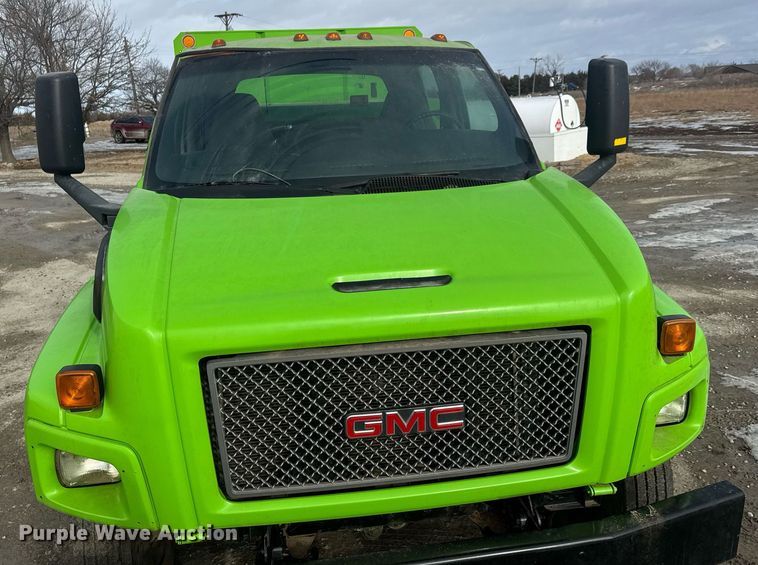 image for item LH9461 2009 GMC C6500 Crew Cab chipper truck