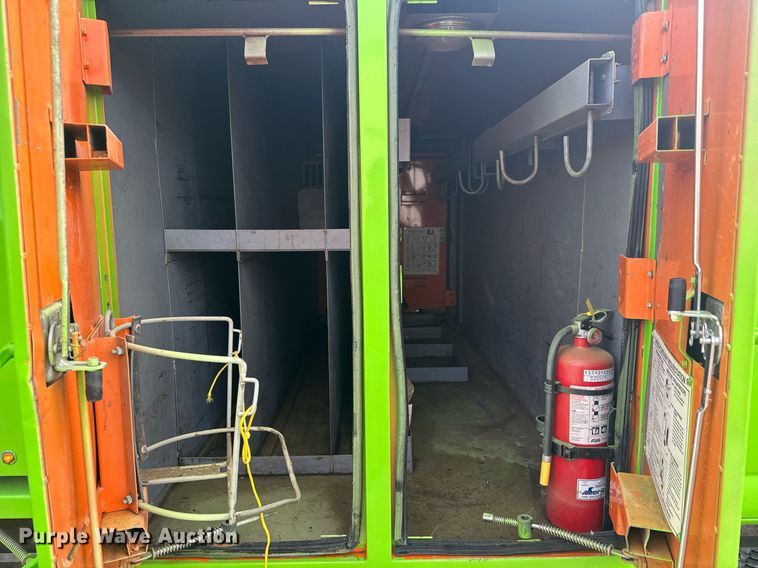 image for item LH9461 2009 GMC C6500 Crew Cab chipper truck