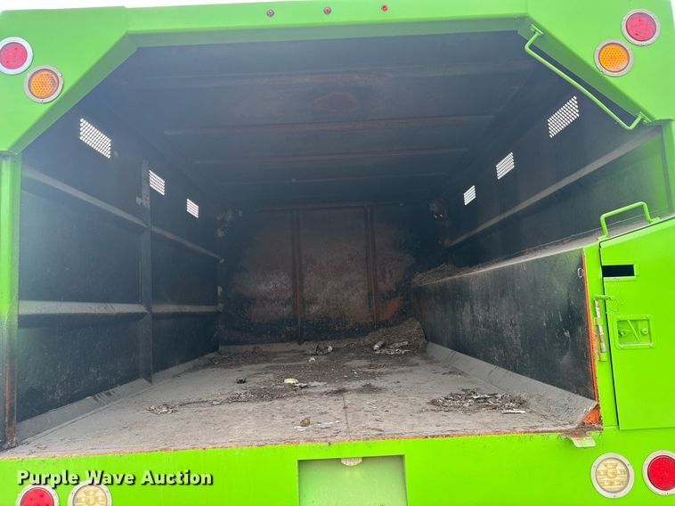 image for item LH9461 2009 GMC C6500 Crew Cab chipper truck