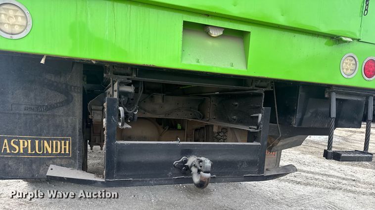 image for item LH9461 2009 GMC C6500 Crew Cab chipper truck