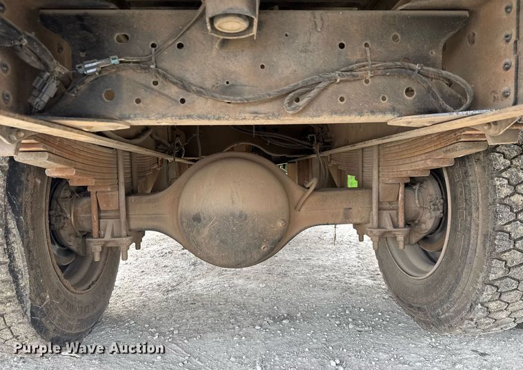 image for item LH9461 2009 GMC C6500 Crew Cab chipper truck