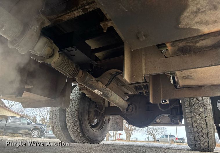 image for item LH9461 2009 GMC C6500 Crew Cab chipper truck