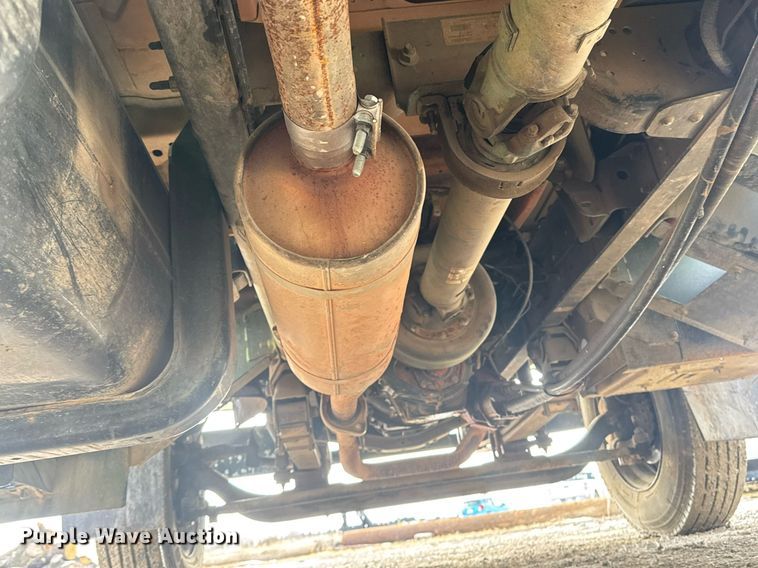 image for item LH9461 2009 GMC C6500 Crew Cab chipper truck